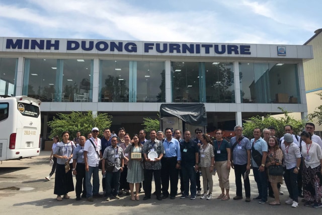 Suasana pabrik Furnitur milik Minh Duong Furniture di Ho Chi Min City, Vietnam, Senin (25/11). Foto: Abdul Latif/kumparan