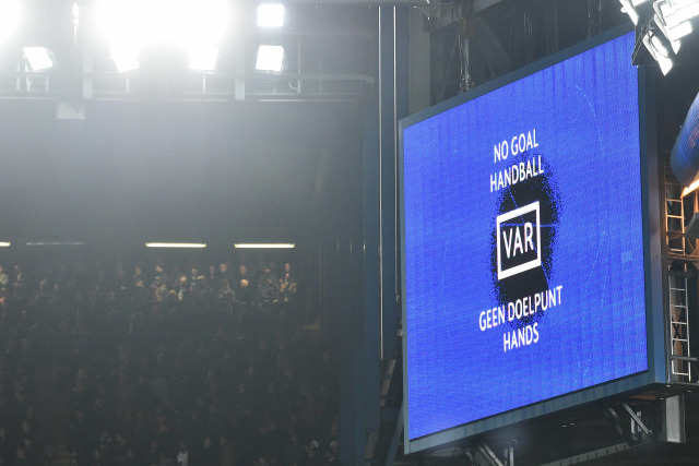 VAR (Video Assistant Referee)  Foto: Glyn KIRK / AFP