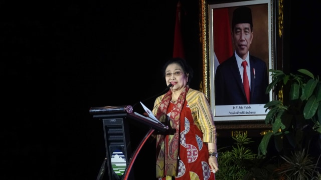 Ketua Umum PDIP Megawati Soekarnoputri memberikan sambutan saat menerima penghargaan serta kerja sama antara BMKG, Basarnas dan PDIP di Auditorium BMKG. Foto: Irfan Adi Saputra/kumparan