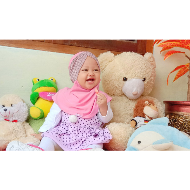 Redakan Sakit Perut si Kecil dengan Minyak Telon