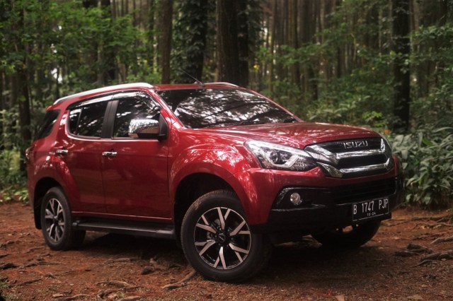 Isuzu MU-X i-Series Foto: Muhammad Ikbal/kumparan