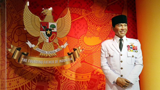 Patung lilin Ir. Soekarno dipajang berdampingan dengan Garuda Pancasila Foto:  /kumparan