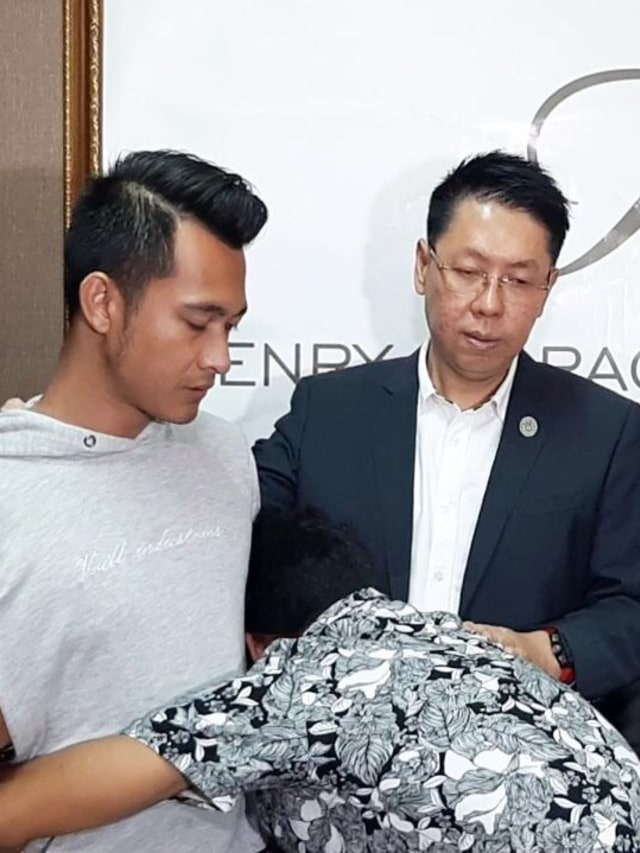 Eza Gionino, Henry Indraguna, dan Qory saat mediasi di kawasan Permata Hijau, Jakarta Selatan, Rabu (27/11). Foto: Alfadillah/kumparan 