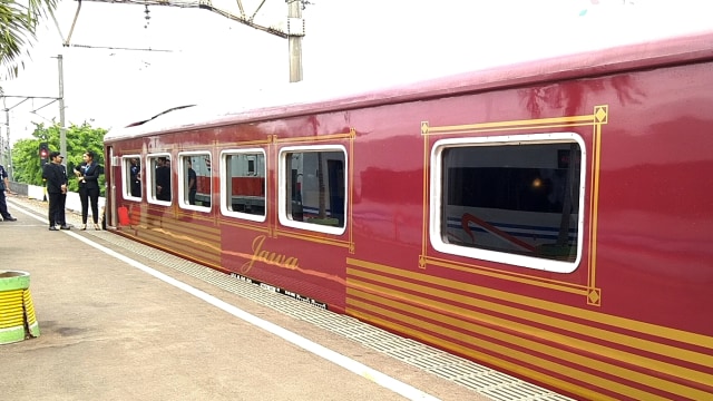 Kereta Api Wisata Tipe Jawa.
 Foto: Maria Gabrielle Putrinda/kumparan
