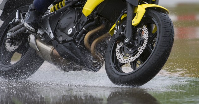 Ilustrasi ban motor saat musim hujan Foto: dok. Istimewa