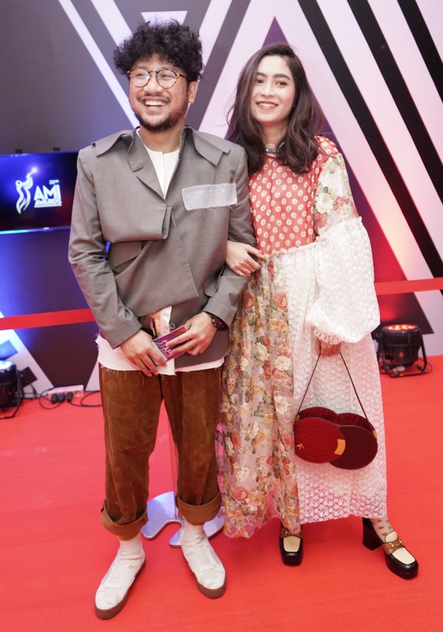 Penyanyi Kunto Aji saat hadir di penghargaan AMI Award 2019 di kawasan Kebon Jeruk, Jakarta, Rabu, (27/11/2019). Foto: Ronny