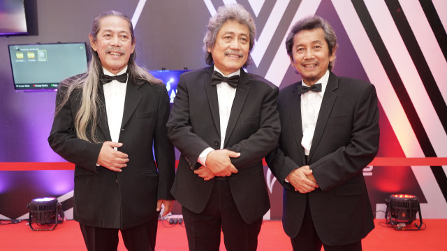 Kelompok Penyanyi Bimbo saat hadir penghargaan AMI Award 2019 di kawasan Kebon Jeruk, Jakarta, Rabu, (27/11/2019). Foto: Ronny