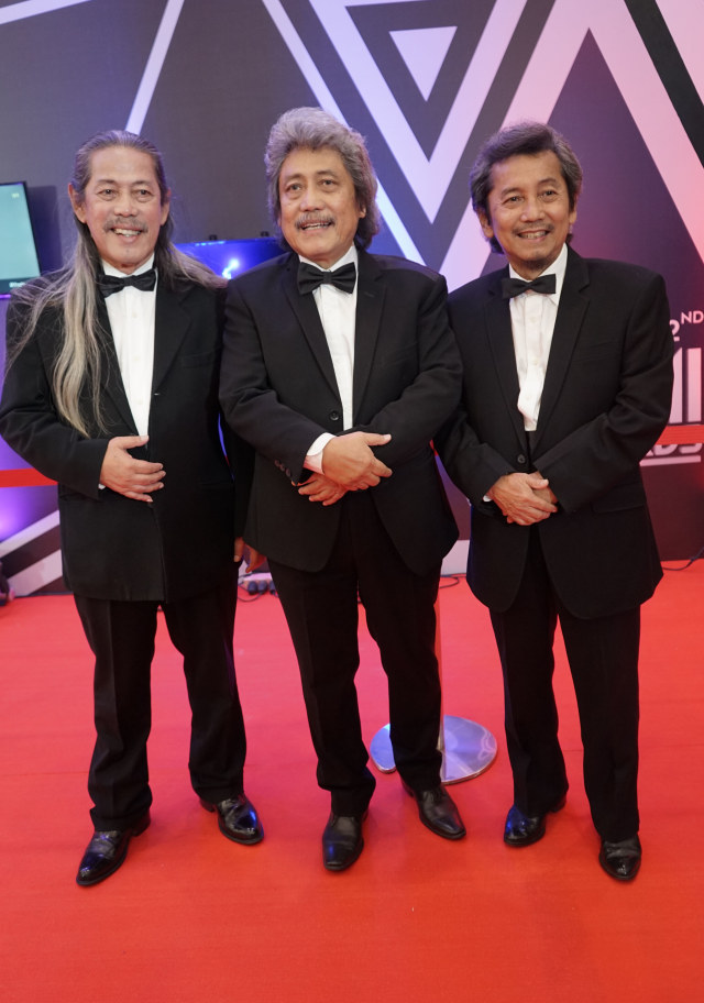 Kelompok Penyanyi Bimbo saat hadir penghargaan AMI Award 2019 di kawasan Kebon Jeruk, Jakarta, Rabu, (27/11/2019). Foto: Ronny