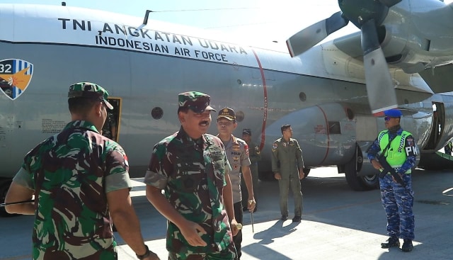 Panglima TNI dan Kapolri tiba di Wamena. (BumiPapua.com/Stefanus Tarsi)