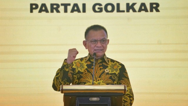 Sekretaris Jenderal Partai Golkar, Lodewijk F Paulus (tengah) di Merlyn Park Hotel, Jakarta, Kamis (28/11). Foto: Irfan Adi Saputra/kumparan