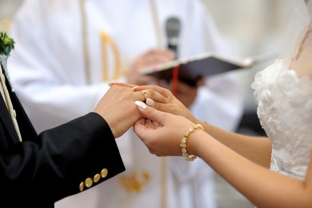 Ilustrasi Pernikahan di Gereja. Foto: Shutter Stock