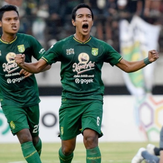 Pemain Persebaya Surabaya Misbakus Solikin. Foto: ANTARA FOTO/M Risyal Hidayat