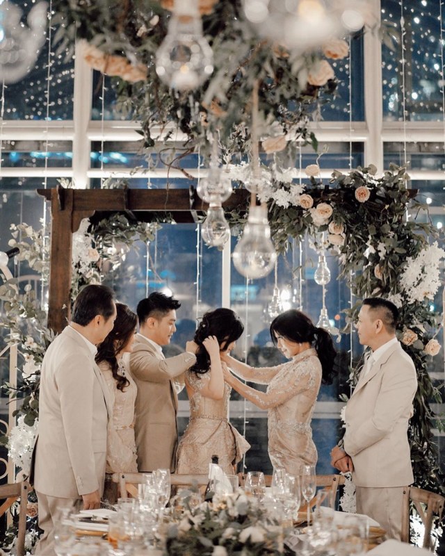 Boy William resmi melamar sang kekasih, Karen Vendela. Foto: Instagram/@karbearv