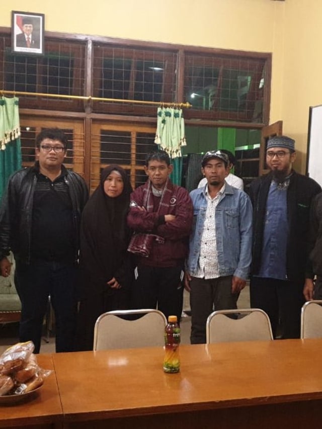 Ahmad Fauzi (tengah) saat ditemukan di Ponpes Al Irsyad, Tengaran, Kabupaten Semarang.  Foto: Dok. Istimewa
