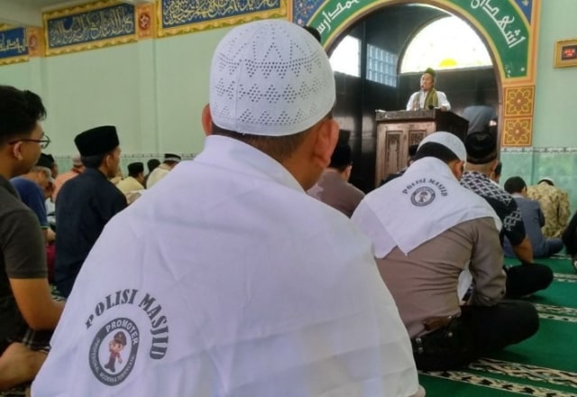Polisi masjid peristiwa tahun 2017 Foto: Polres Sukabumi Kota