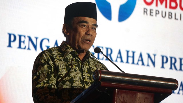 Menag Fachrul Razi memberikan sambutan saat menerima penghargaan predikat kepatuhan standar pelayanan publik Tahun 2019 dari Ombudsman RI di Hotel JS Luwansa. Foto: Irfan Adi Saputra/kumparan 