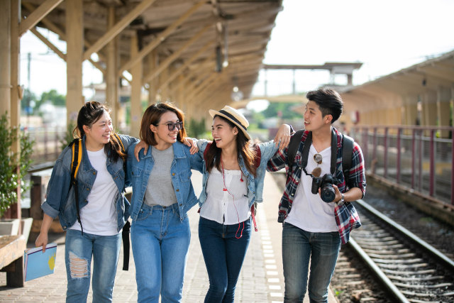 Ilustrasi traveling bersama teman Foto: Shutterstock