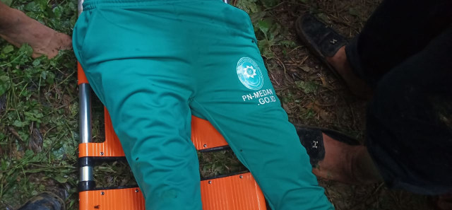 Celana yang digunakan Hakim PN Medan Jamaluddin saat ditemukan tewas di dalam Land Cruiser di area perkebunan di Deli Serdang, Sumut.  Foto: Dok. Istimewa
