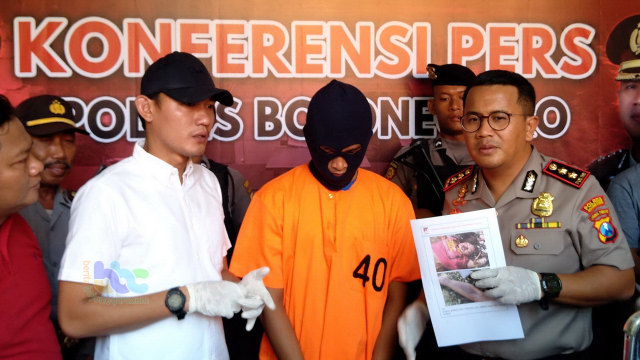 Kapolres Bojonegoro AKBP M Budi Hendrawan SIK MH, saat menggelar konferensi pers di Mapolres Bojonegoro, Jumat (29/11/2019) pagi.