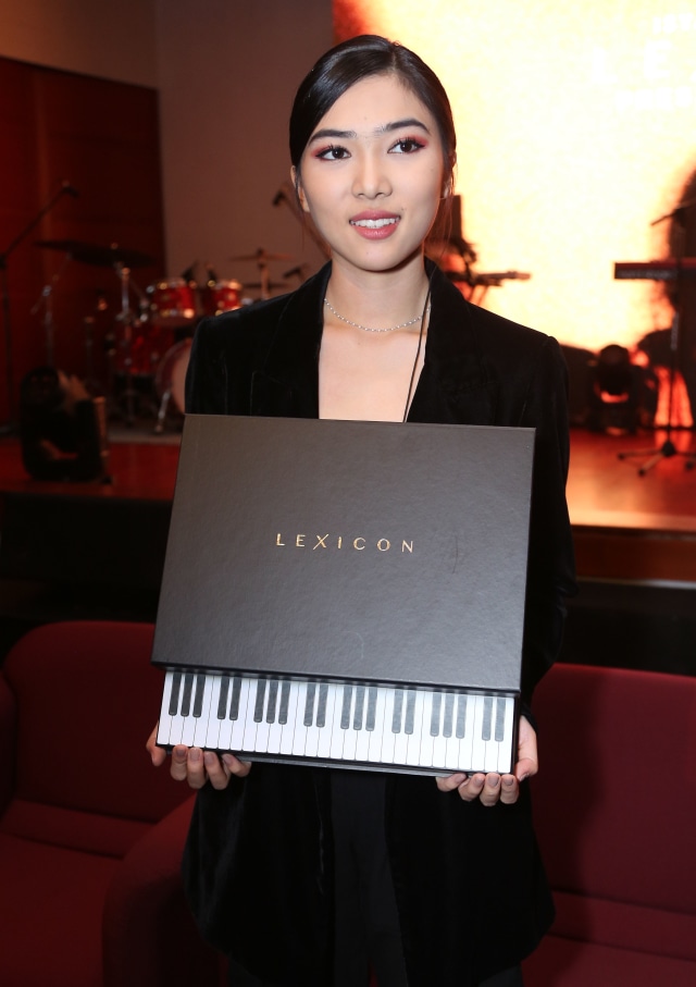 Penyanyi Isyana Sarasvati saat hadir di launcing akbum Lexicon dikawasan Cikini, Jakarta, Jumat, (29/11/2019). Foto: Dok. Ronny