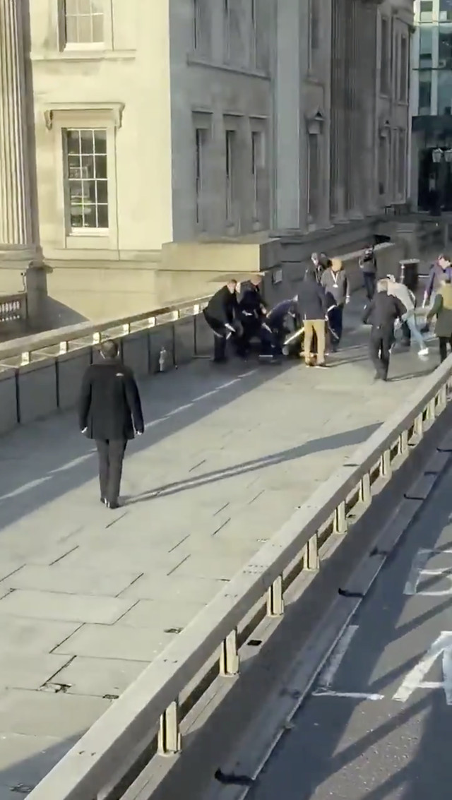 Polisi membekuk pelaku penusukan London Bridge Foto: reuters