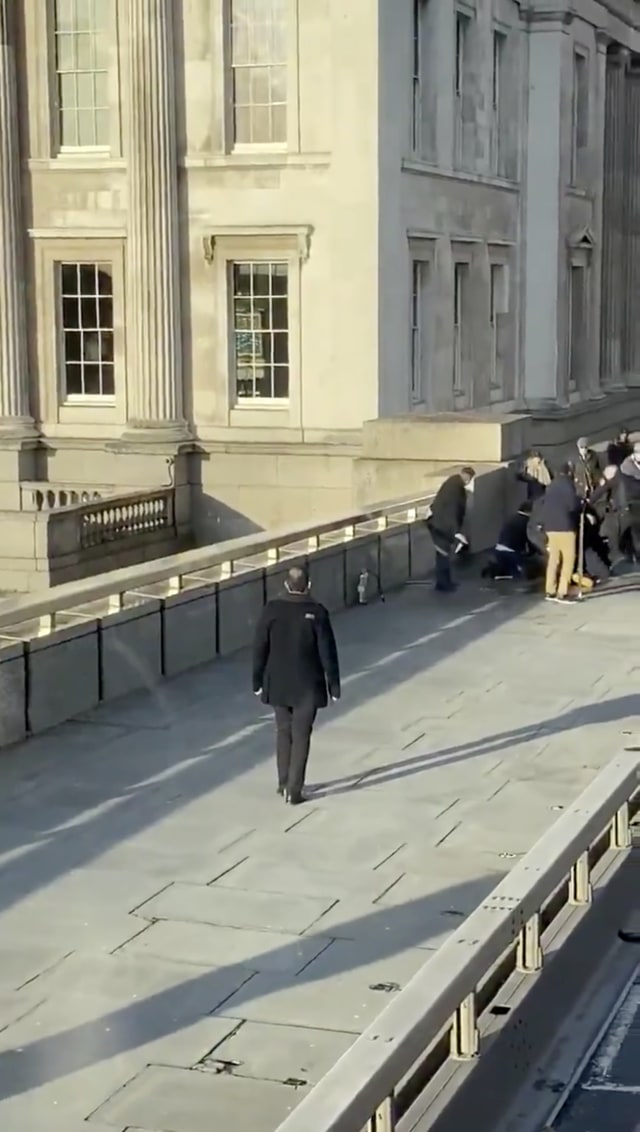 Polisi membekuk pelaku penusukan London Bridge Foto: reuters