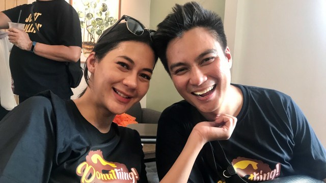 Paula Verhoeven dan Baim Wong di kawasan Tebet, Jakarta Selatan, Sabtu (30/11). Foto: Regina Kunthi Rosary/kumparan