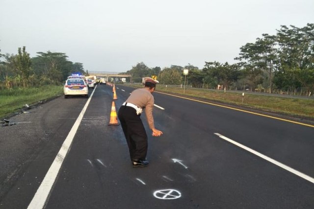 Polisi mengidentifikasi lokasi kecelakaan di Tol Cipali. Foto: Dok. Polres Subang
