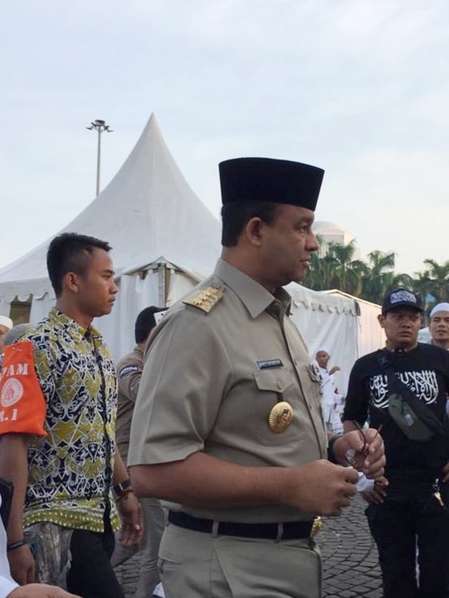 Gubernur DKI Jakarta Anies Baswedan menghadiri Reuni 212 di Lapangan Monas, Jakarta Pusat, Senin (2/12).  Foto: Andesta Herli Wijaya/kumparan 