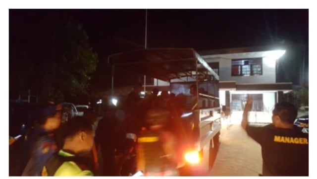 Suasana penangkapan pengibar bendera di Fakfak, foto: Ifan