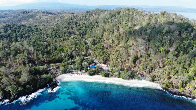 Panorama arerial Pantai Pulisan  Foto: Dok. Kemenparekraf