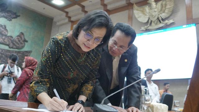 Menteri Keuangan Sri Mulyani saat menghadiri Raker dengan Komisi XI DPR RI, Senin (2/12). Foto: Helmi Afandi Abdullah/kumparan