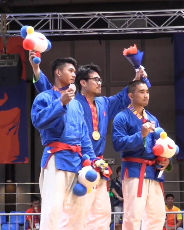 I Komang Ardiarta saat penyerahan medali perak. Foto: Dok. Media SEA Games 2019