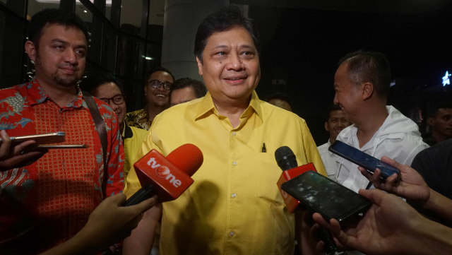 Airlangga Hartarto tiba di JHL. Solitaire hotel, Jl. Gading Serpong Boulevard, Senin (2/12). Foto: Irfan Adi Saputra/kumparan