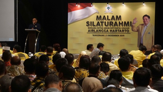 Aburizal Bakrie memberi sambutan saat acara malam silaturahmi di JHL. Solitaire hotel, Jl. Gading Serpong Boulevard, Senin (2/12). Foto: Irfan Adi Saputra/kumparan