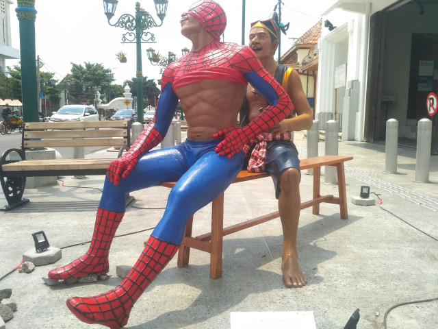 Persahabatan. Karya Amboro Liring. Foto : Widi Erha