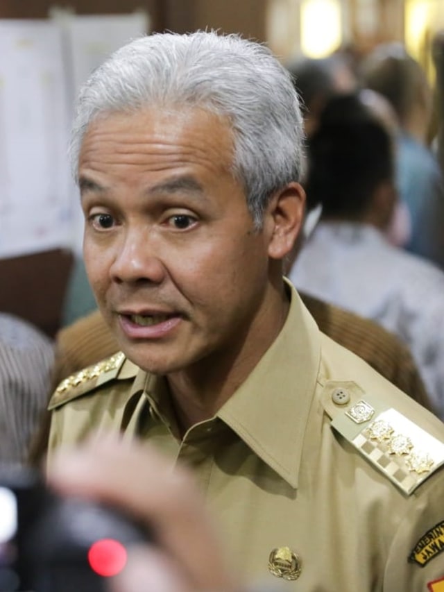 Gubernur Jawa Tengah Ganjar Pranowo usai Rakor penanganan pencemaran Bengawan Solo di Gubernuran. Foto: Afiati Tsalitsati/Kumparan