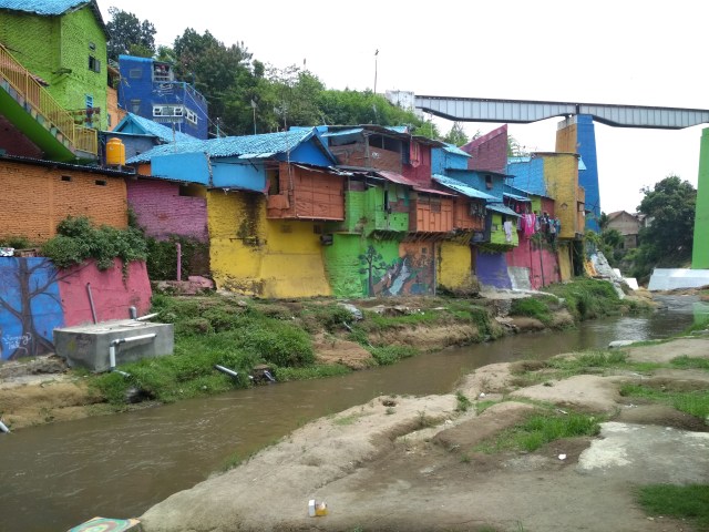 Suasana Kampung Warna-Warni Jodipan saat mendung. foto:rizaladhi-tugumalang.id