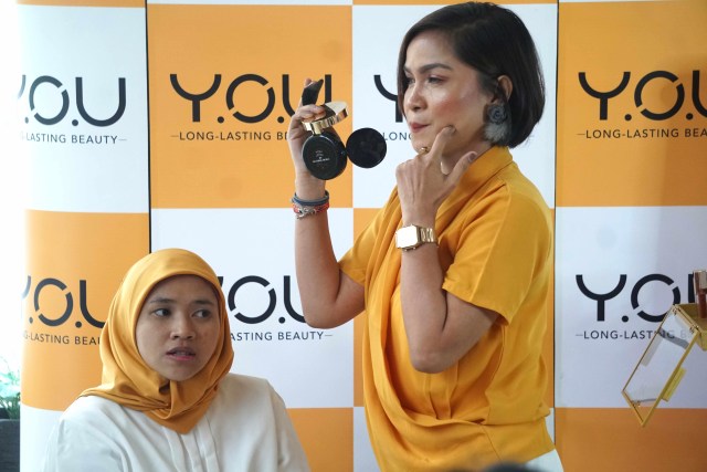 Hasniah saat konfrensi Pres dan beauty class dengan komunitas cahaya disabilitas di Hong Kong Cafe, Jakarta, Selasa (3/12). Foto: Irfan Adi Saputra/kumparan