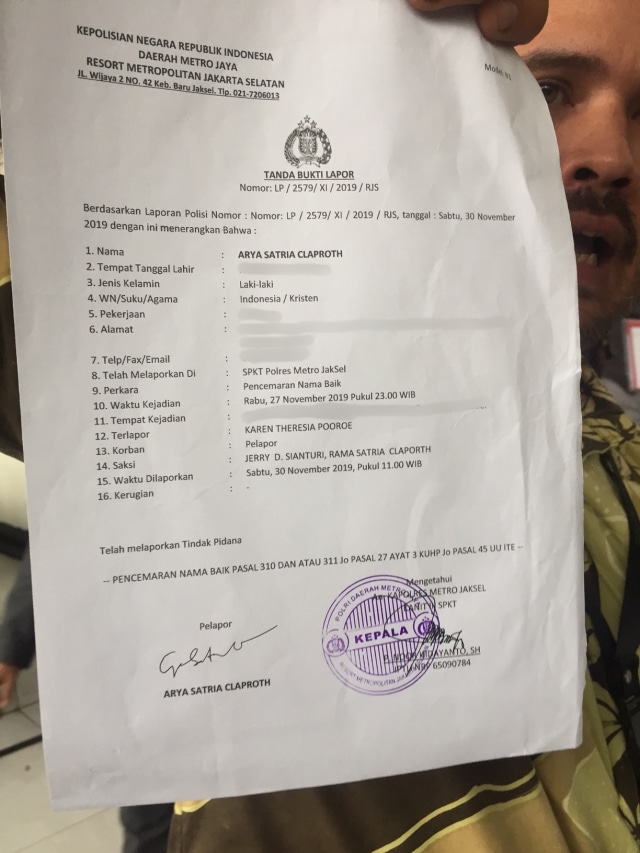 Surat Laporan Arya Satria pada Karen Pooroe terkait Dugaan pencemaran nama baik.  Foto: Giovanni/kumparan 