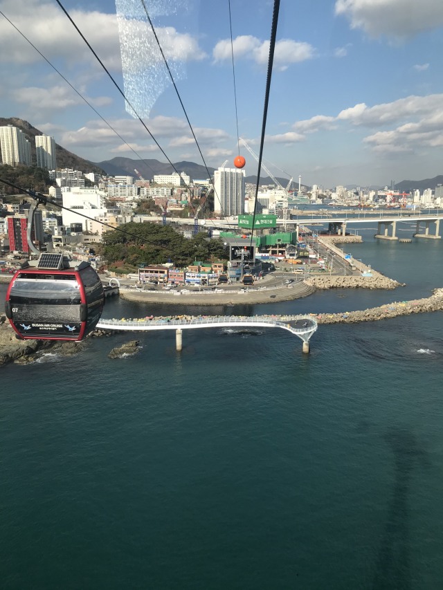 Kereta Gantung di Pantai Songdo bisa menampung 8 orang Foto: Adhie Ichsan