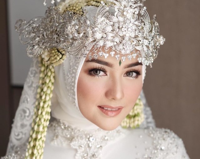 Deretan Produk Lokal yang Terinspirasi Makeup Akad Nikah Citra Kirana
