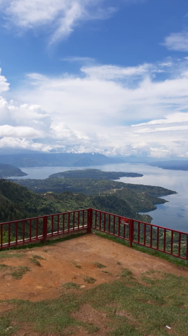 Pemandangan Danau toba dari Huta Ginjang Foto: Andari Novianti/kumparan