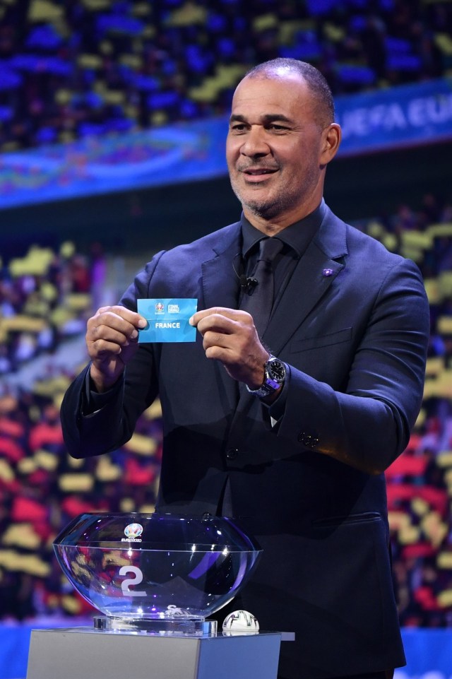Ruud Gullit pada acara drawing Euro 2020. Foto: Fabrice Coffrini/AFP