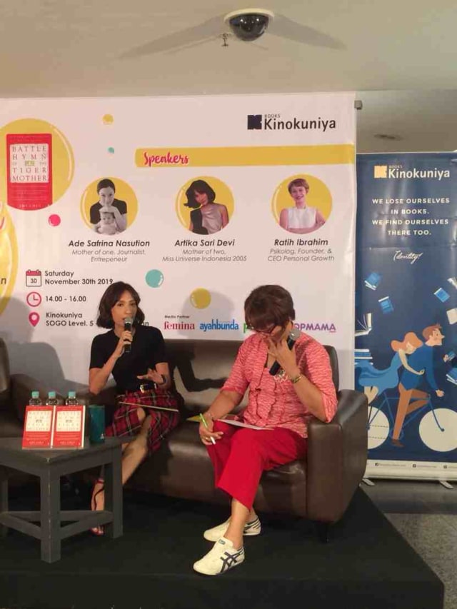 Diskusi buku dengan tema 'The Parenthood Journey: Be The Best Version For Our Children'. Foto: Sari Kusuma Dewi/kumparan