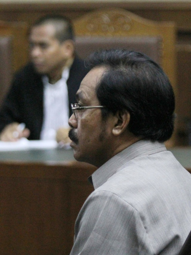 Gubernur Kepulauan Riau nonaktif, Nurdin Basirun, menjalani sidang dakwaan di Pengadilan Tipikor, Jakarta, Rabu (4/12). Foto: Nugroho Sejati/kumparan
