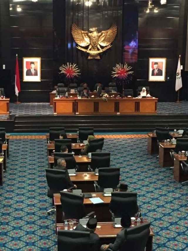 Suasana rapat paripurna di DPRD DKI, terkait tanggapan fraksi terhadap RAPBD, Rabu (4/13). Foto: Andest Herli Wijaya/kumparan