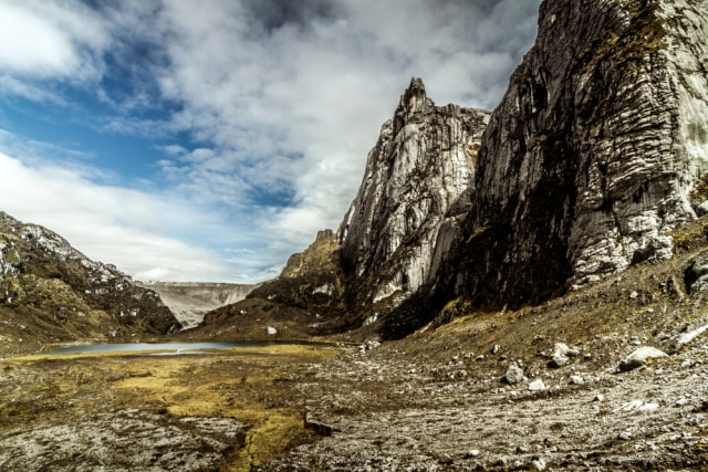 Dikelilingi lanskap perbukitan yang memukau Foto: Shutter Stock
