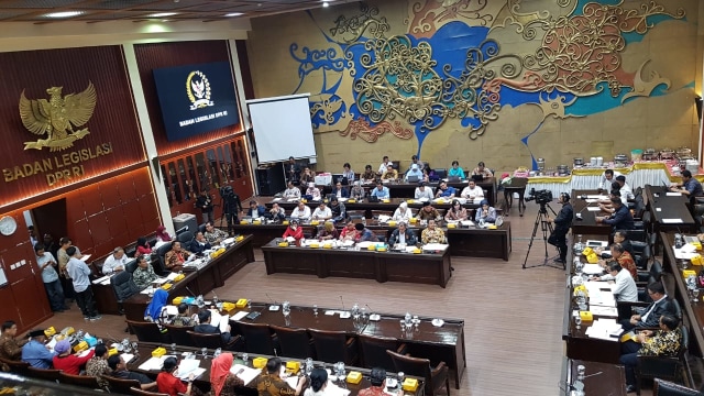 Baleg DPR RI gelar rapat kerja dengan Menkumhan Yasonna Laoly. Foto: Efira Tamara Thenu/kumparan