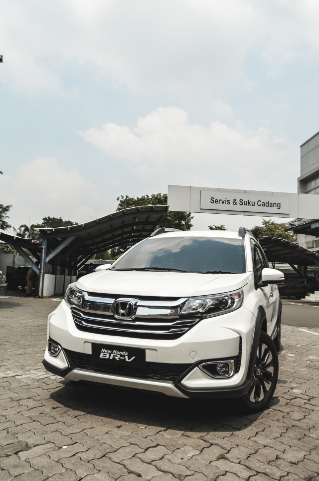 Tampilan depan Honda BR-V E CVT. Foto: Bagas Putra Riyadhana